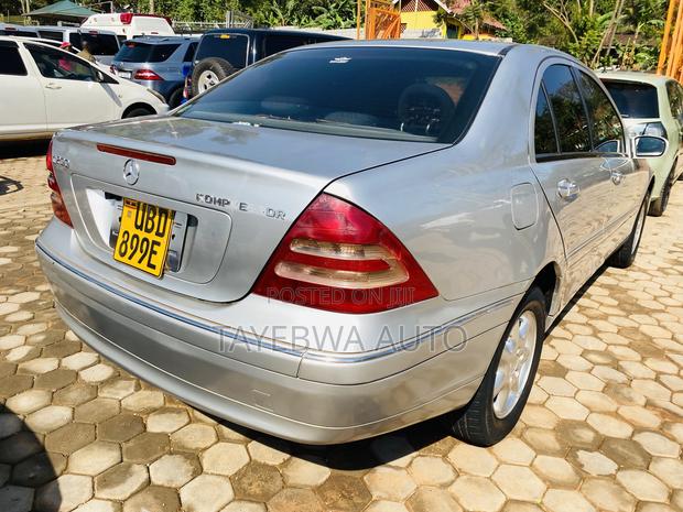 Mercedes-Benz C200 2004