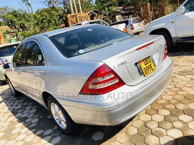 Mercedes-Benz C200 2004