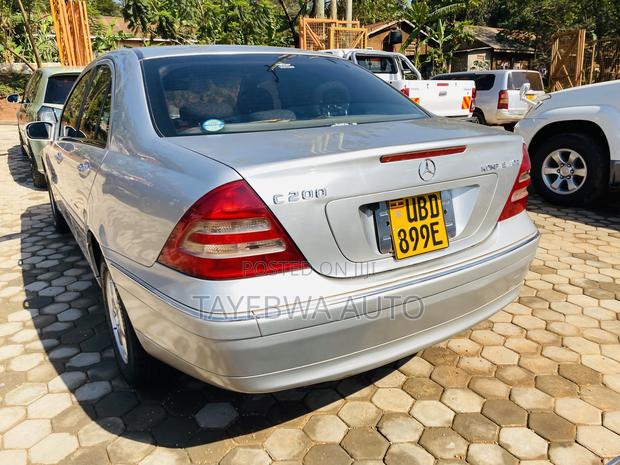 Mercedes-Benz C200 2004