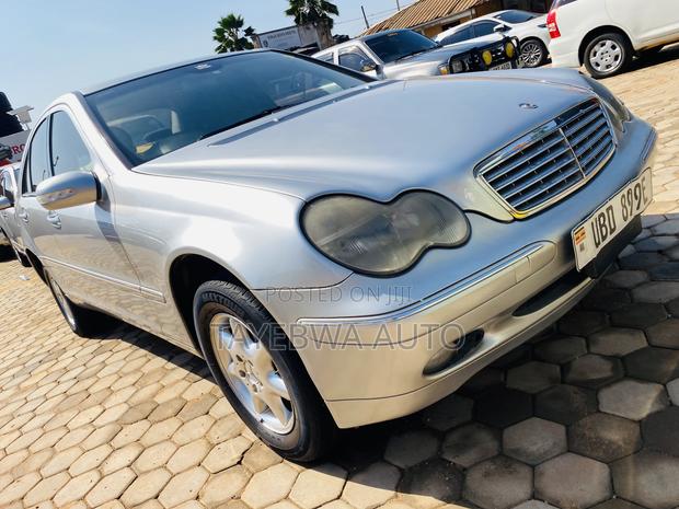 Mercedes-Benz C200 2004