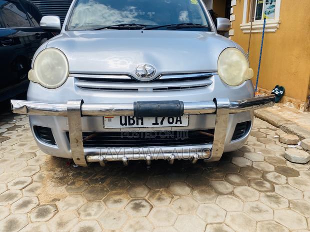 Toyota Sienta 2008