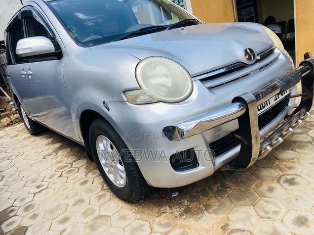 Toyota Sienta 2008