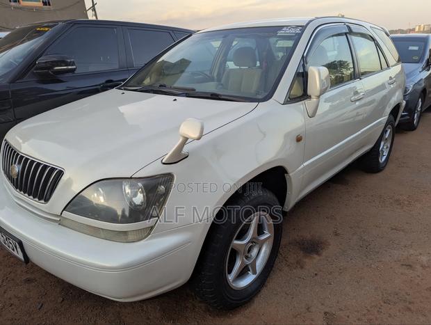 Toyota Harrier 2000 White