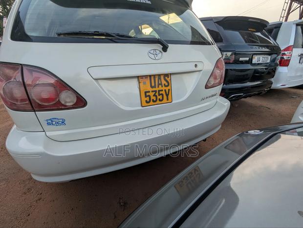 Toyota Harrier 2000 White