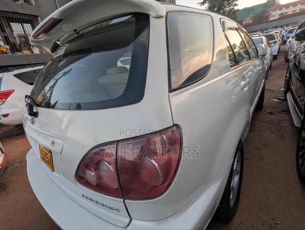 Toyota Harrier 2000 White