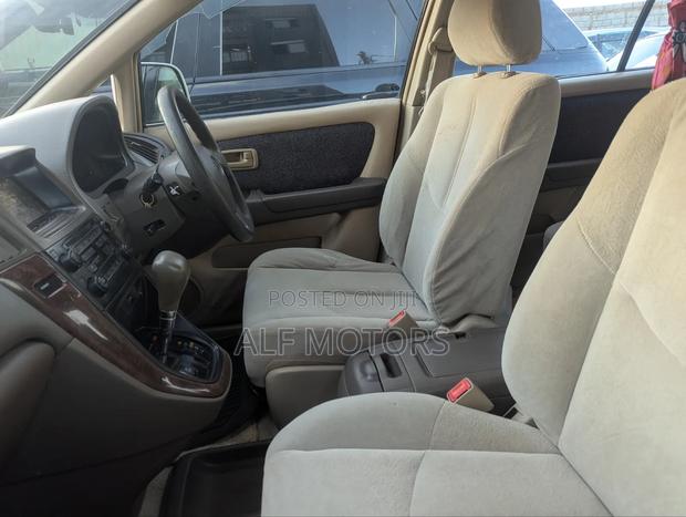 Toyota Harrier 2000 White