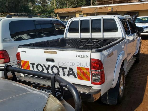 Toyota Hilux 2014 White