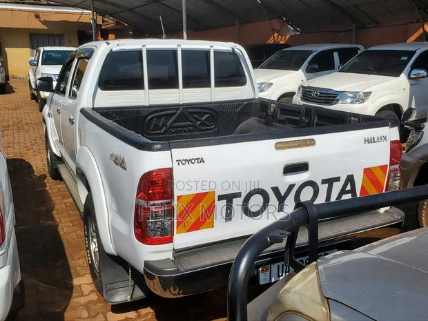 Toyota Hilux 2014 White