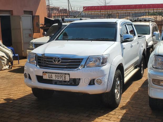 Toyota Hilux 2014 White