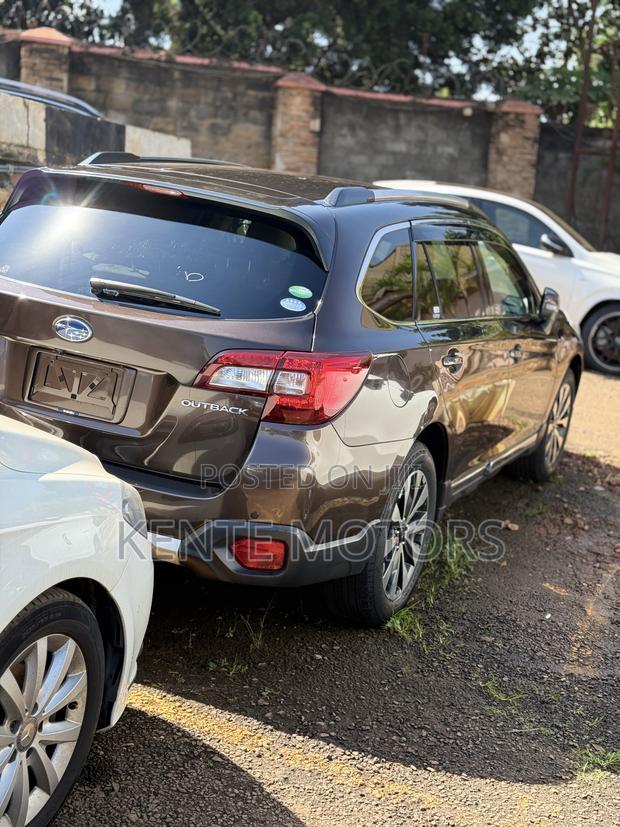 Subaru Outback 2.5i Premium AWD 2017 Gold