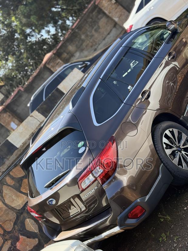Subaru Outback 2.5i Premium AWD 2017 Gold