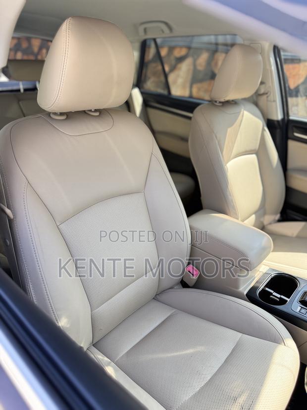 Subaru Outback 2.5i Premium AWD 2017 Gold