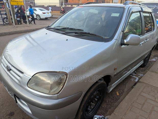 Toyota Raum 1998 Silver