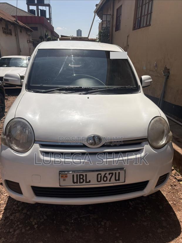 Toyota Sienta 2008 Black