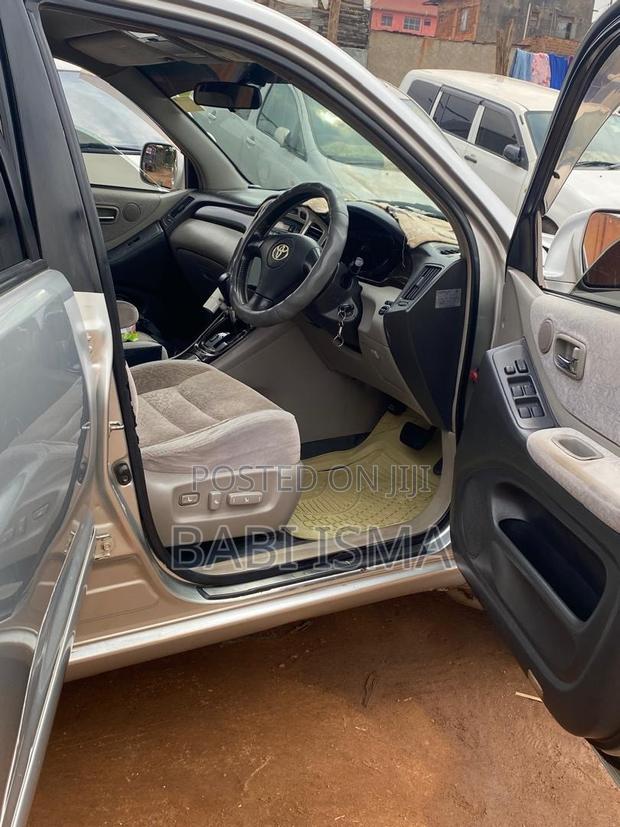 Toyota Kluger 2004 Silver