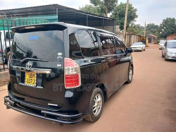 Toyota Noah 2012 Black