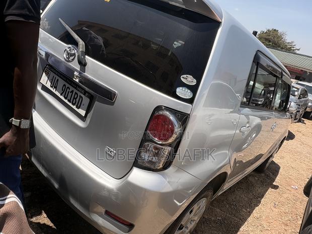 Toyota Corolla Rumion 2011 Silver