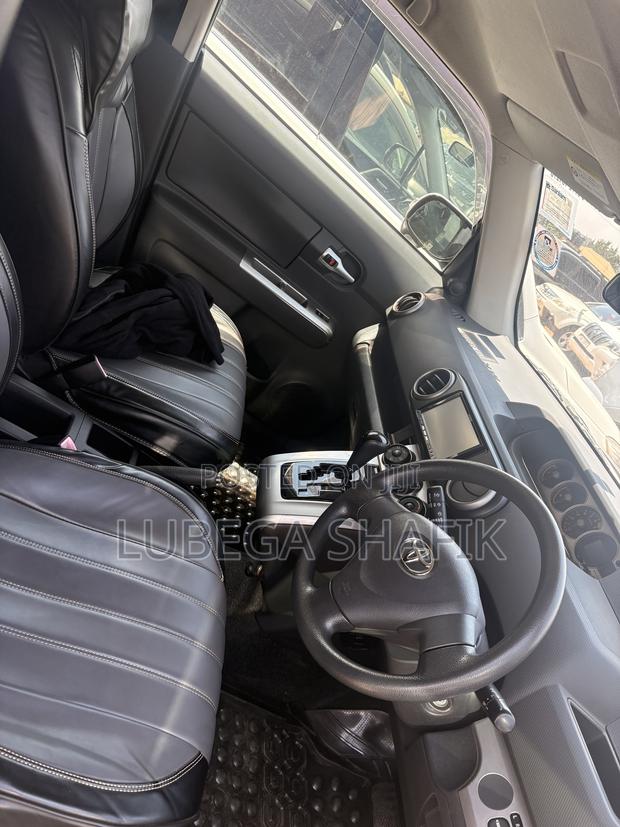 Toyota Corolla Rumion 2011 Silver