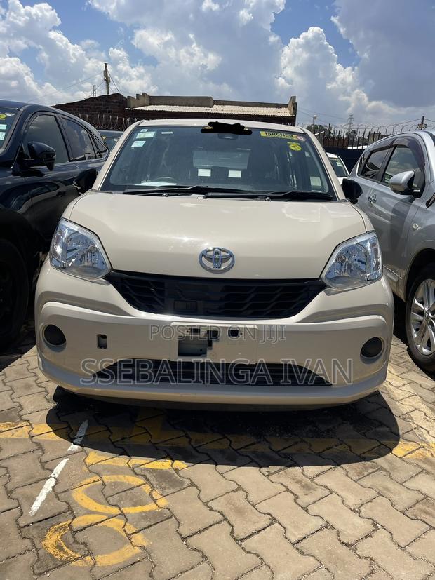 Toyota Passo 2017 Gold