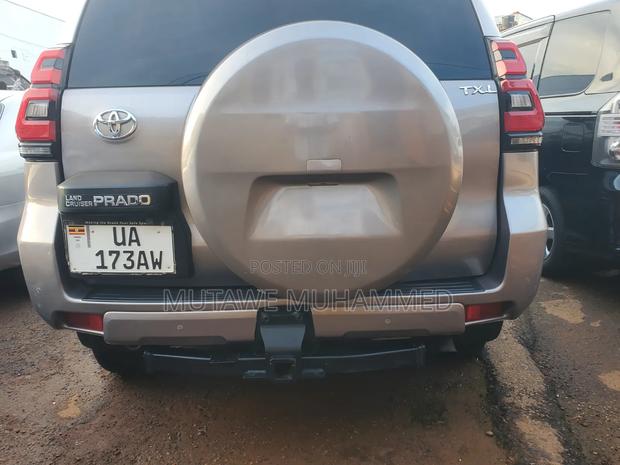 Toyota Land Cruiser Prado 2021 Gray