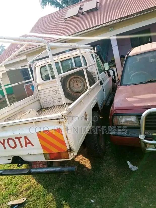 Toyota Land Cruiser 75 Pickup 1989 White