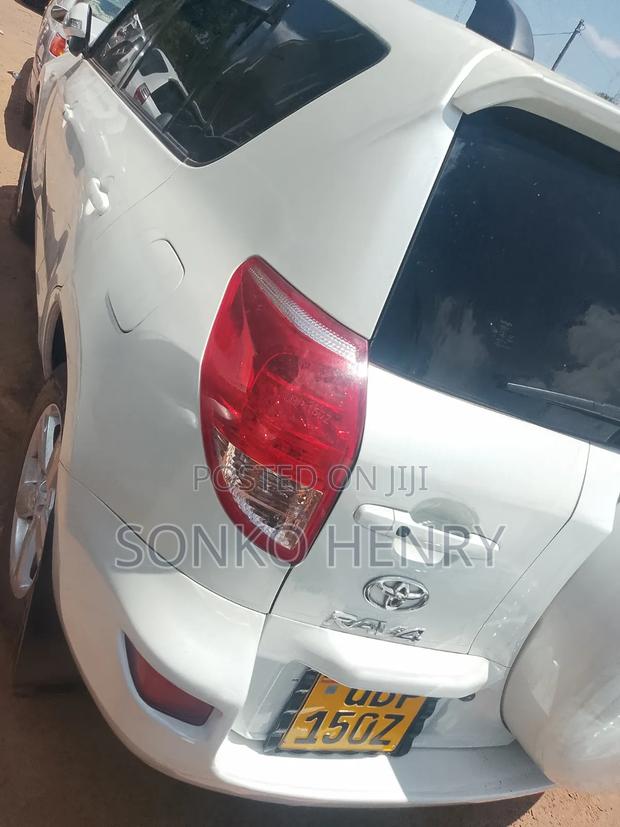 Toyota RAV4 2005 White