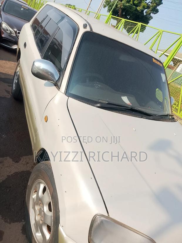 Toyota RAV4 2002 White