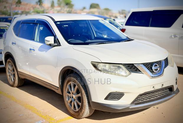 Nissan X-Trail 2.0 Petrol FWD 2013 White