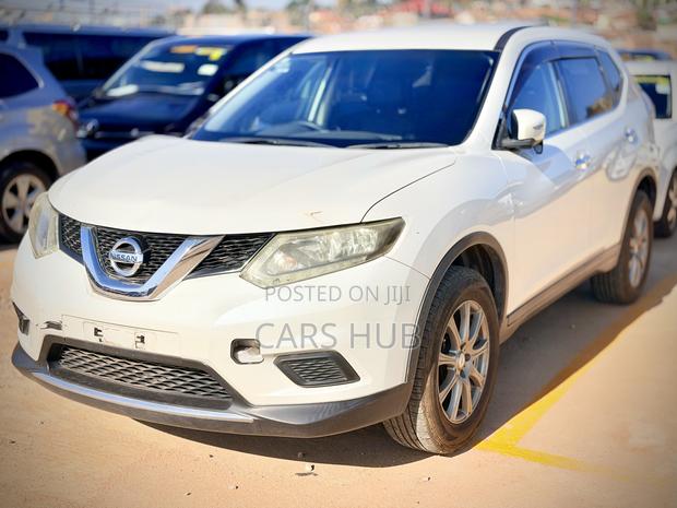 Nissan X-Trail 2.0 Petrol FWD 2013 White