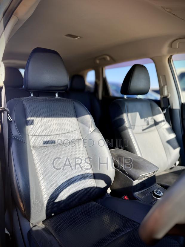 Nissan X-Trail 2.0 Petrol FWD 2013 White