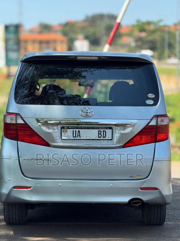 Toyota Alphard 2.4 Petrol FWD 2010 Silver