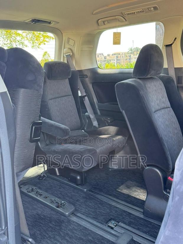 Toyota Alphard 2.4 Petrol FWD 2010 Silver