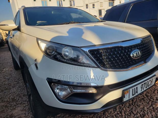Kia Sportage Base 4dr FWD (2.4L 4cyl 6M) 2012 White