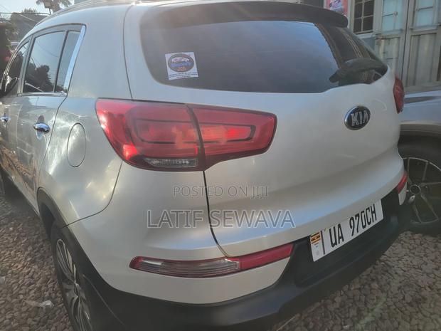 Kia Sportage Base 4dr FWD (2.4L 4cyl 6M) 2012 White