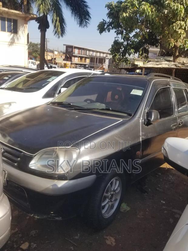 Toyota Raum 2000 Black