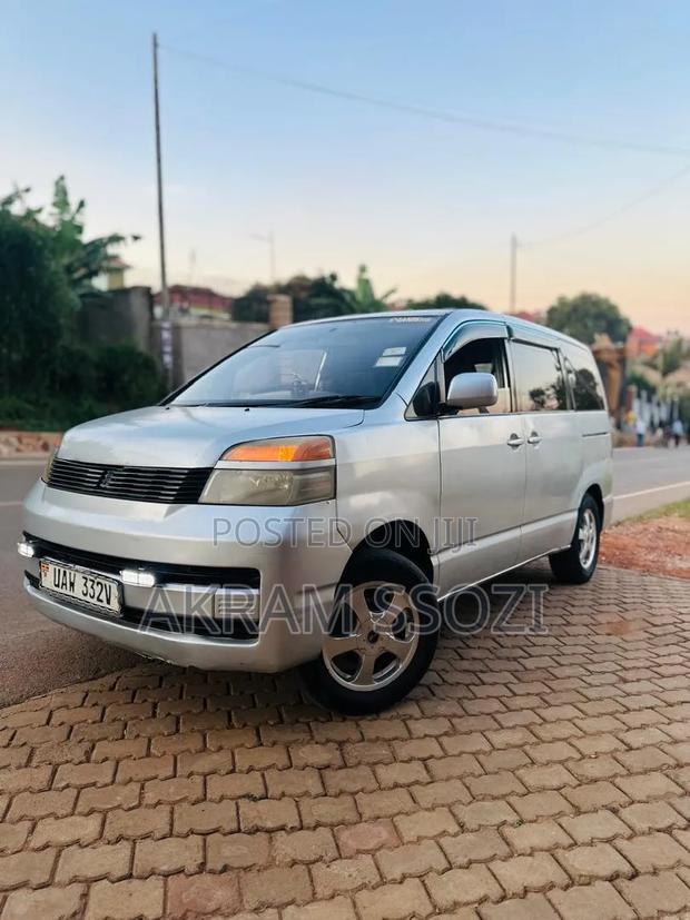 Toyota Noah 2002 Silver