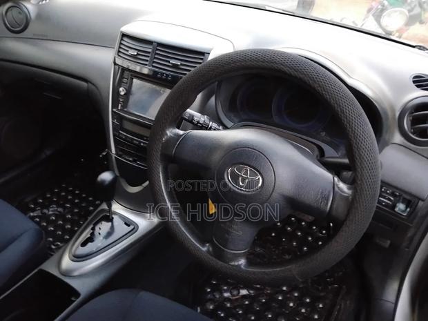 Toyota Caldina 2010 Silver