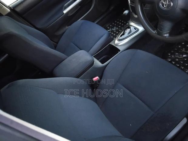 Toyota Caldina 2010 Silver