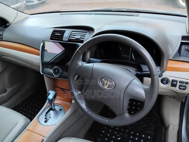 Toyota Premio 2011 Silver