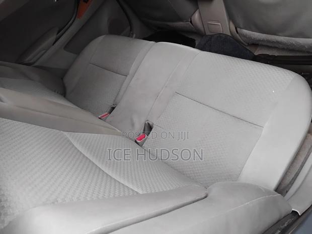 Toyota Premio 2011 Silver