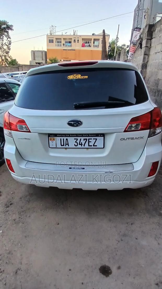 Subaru Outback 2011 White
