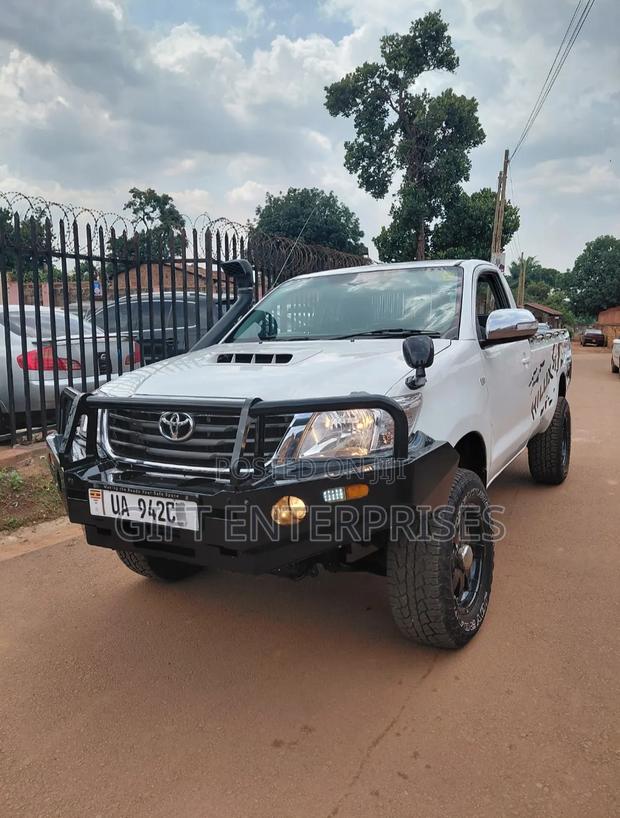 Toyota Hilux 2013 White