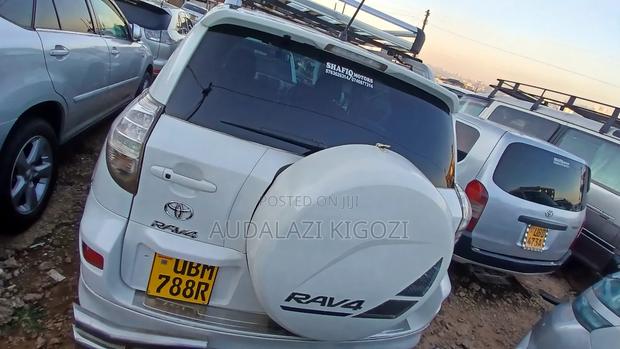 Toyota RAV4 2010 White
