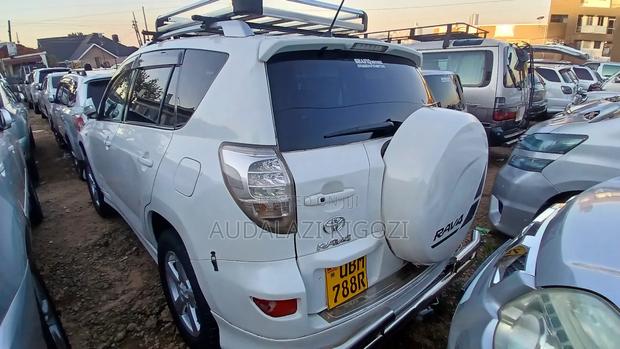 Toyota RAV4 2010 White
