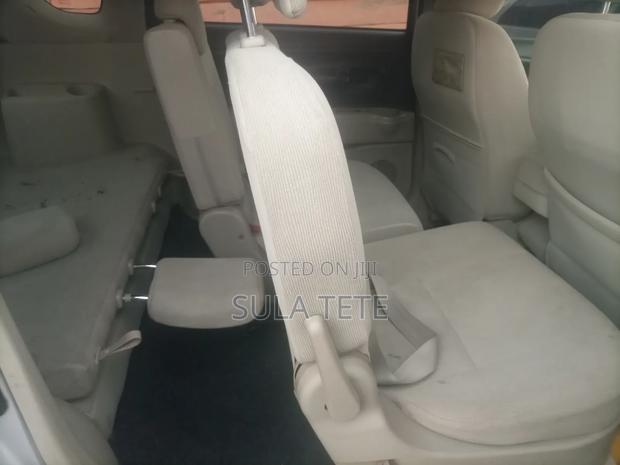 Toyota Passo Sette 2010 Silver