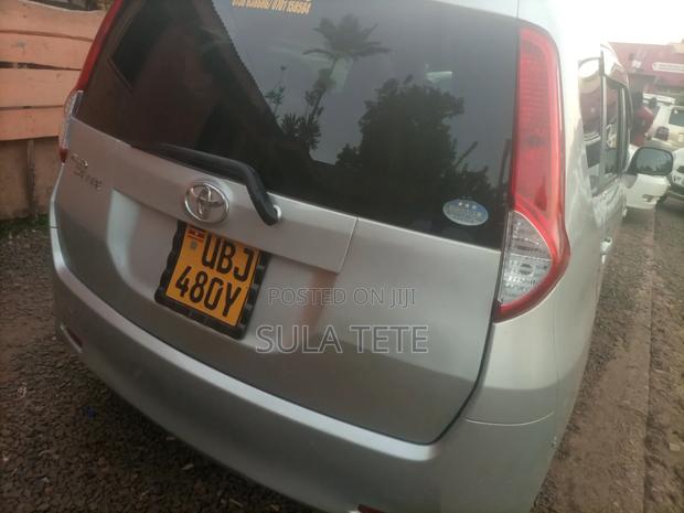 Toyota Passo Sette 2010 Silver