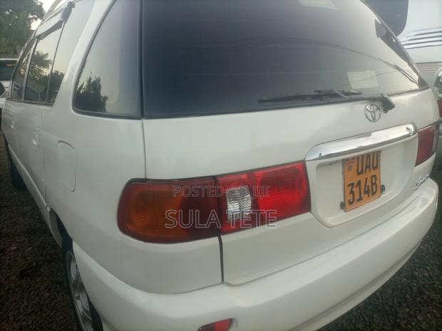Toyota Ipsum 1998 White