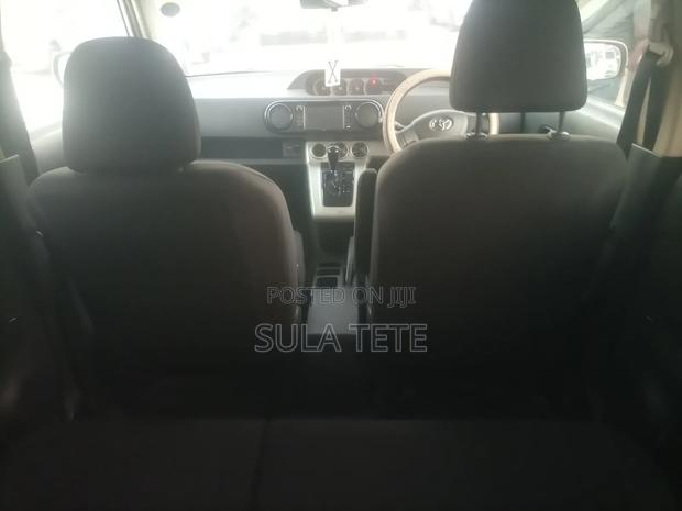 Toyota Corolla Rumion 2009 White