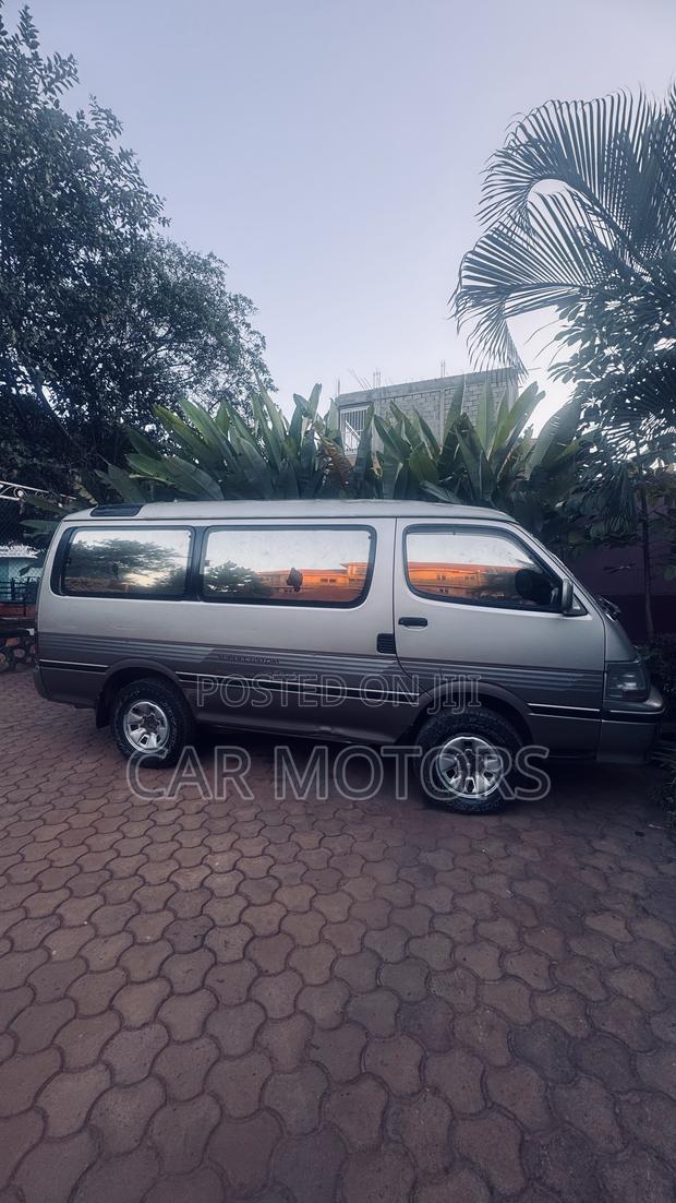 Toyota Grand HiAce 1999 Gray