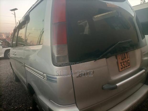 Toyota Noah 2002 Silver